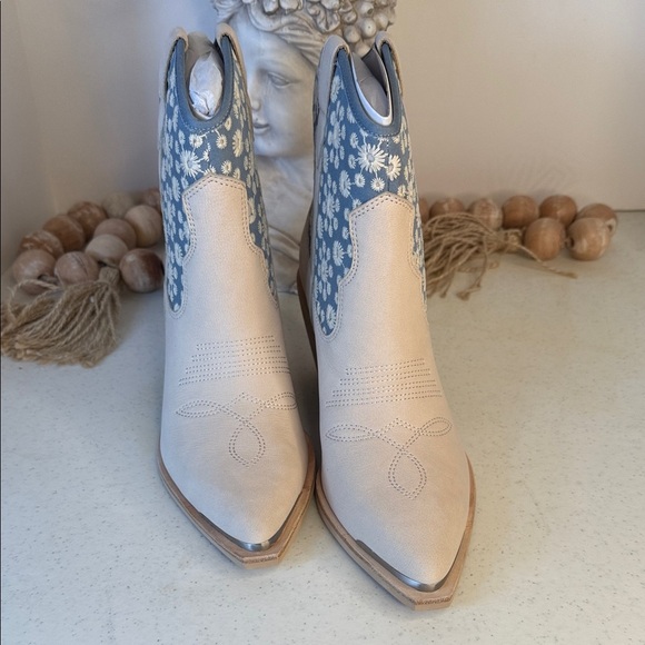 Dolce Vita Nashe women’s Ankle Boot Sz 8.5 Color: Blue Floral Nubuck - Picture 5 of 12